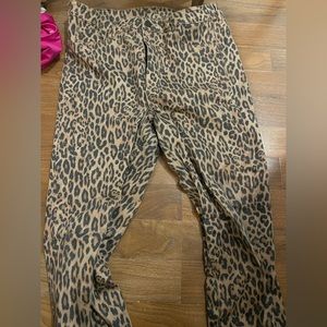 Cropped Cheetah print jeans from H&M! Size 32